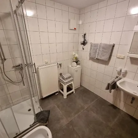 公寓 Cafe Altmuehl, Gaestehaus Krimhilde Direkt Am Wasser *
