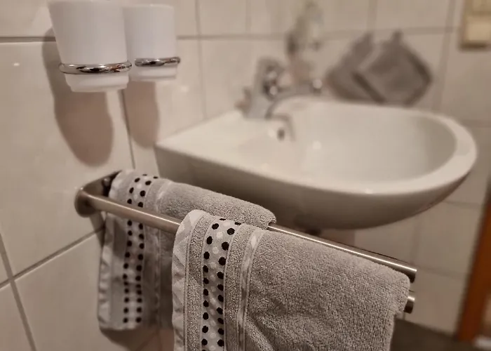 Апартаменты Cafe Altmuehl, Gaestehaus Krimhilde Direkt Am Wasser