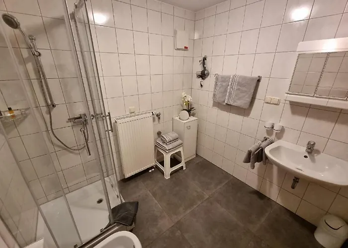 Апартаменты Cafe Altmuehl, Gaestehaus Krimhilde Direkt Am Wasser *